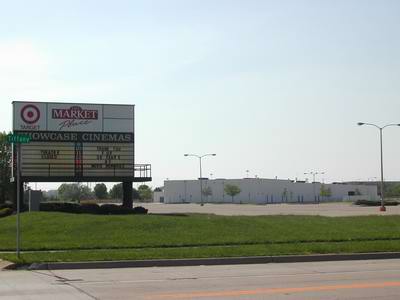 Showcase Cinemas Sterling Heights - Empty From Kim Connell (newer photo)